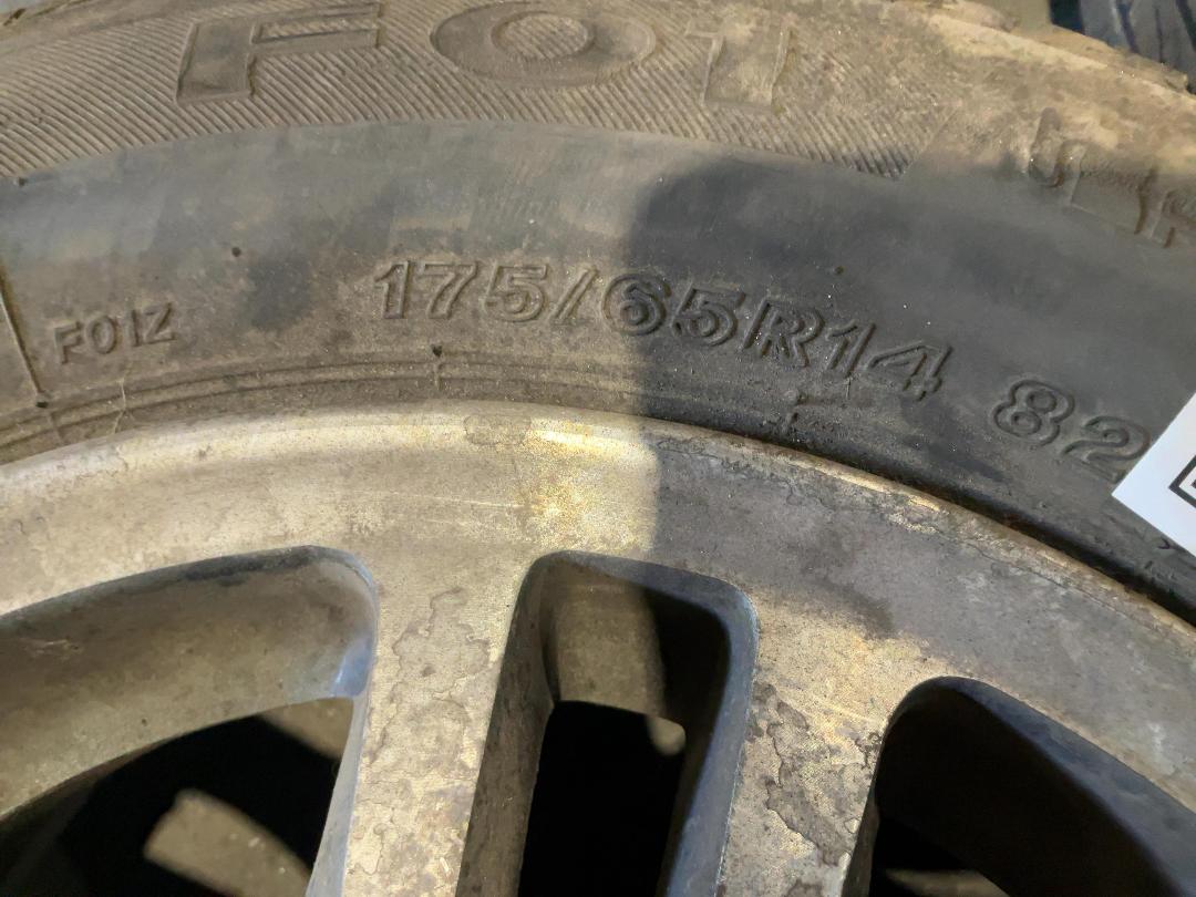 Photo '7' of Honda Rim with Tyres