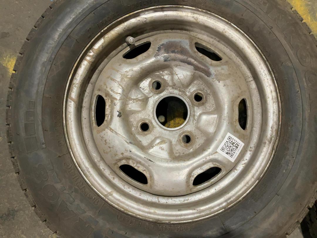 Photo '2' of 4 Stud rims with Tyres x2 Photo '2' of 4 Stud rims with Tyres x2