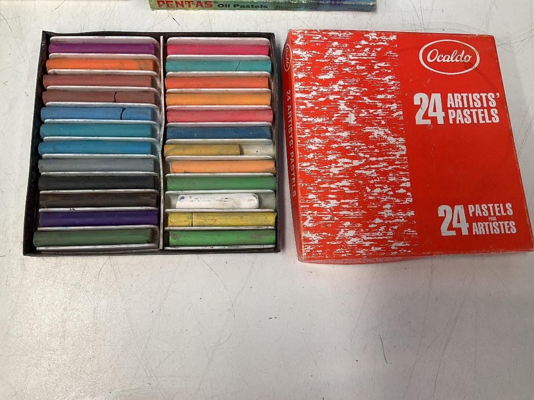 Photo '4' of Assortment of Books - Foreign Language Etc and Some Pastels