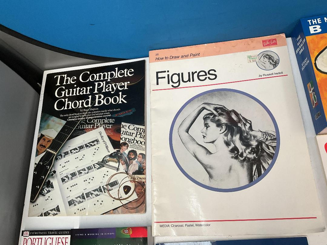 Photo '2' of Assortment of Books - Foreign Language, The Complete Guitar Player Chord Book Etc