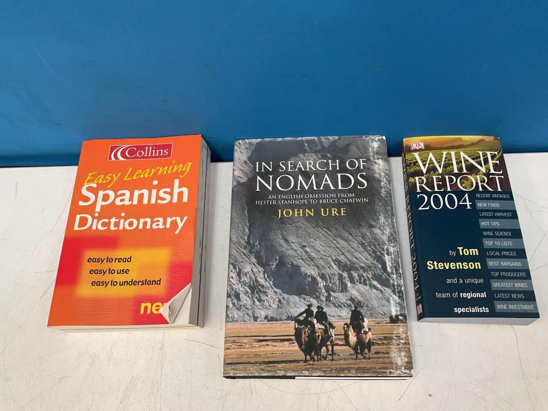 Photo '11' of Assortment of Books - Foreign Language, The Complete Guitar Player Chord Book Etc