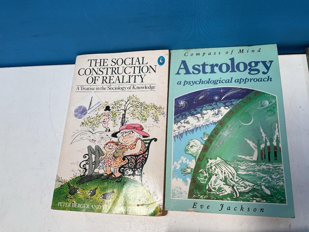 Photo '5' of Various Books and 2x Comics Photo '5' of Various Books and 2x Comics