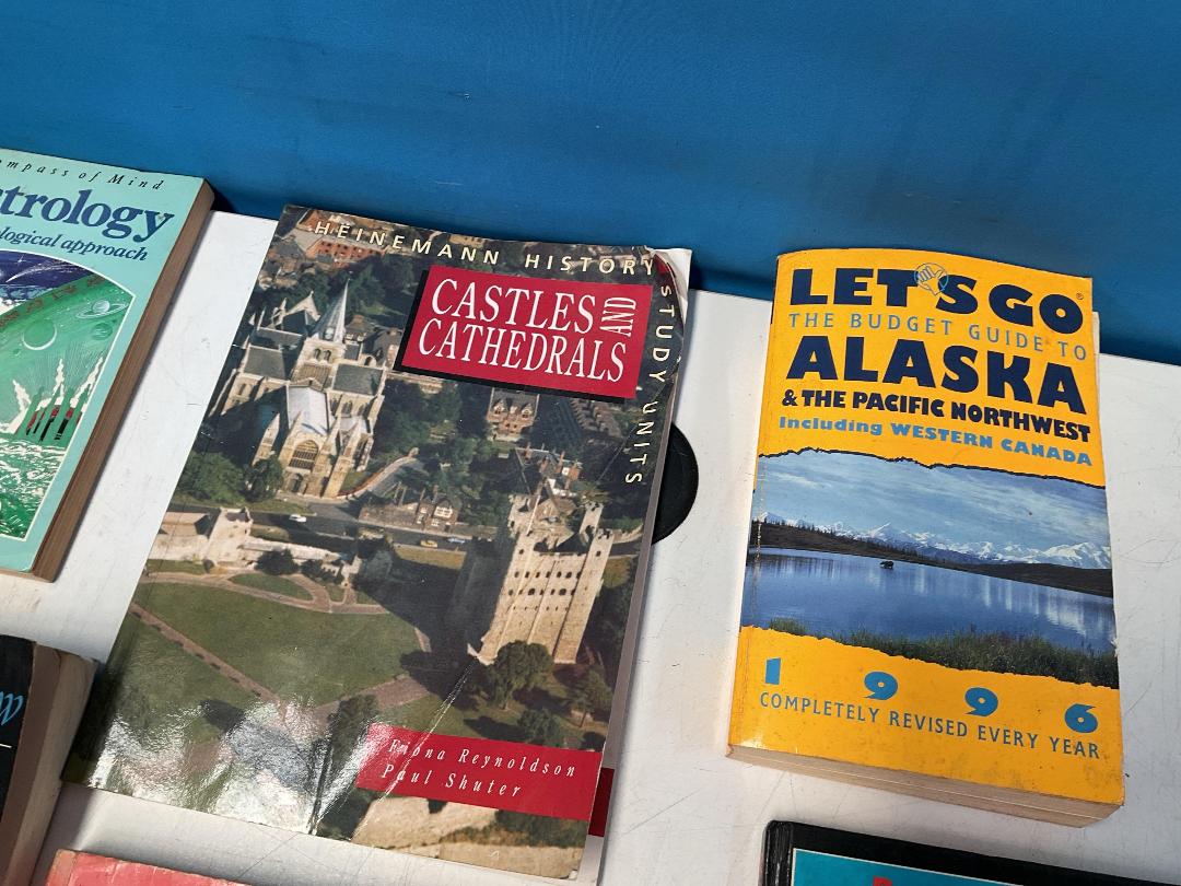 Photo '6' of Various Books and 2x Comics Photo '6' of Various Books and 2x Comics