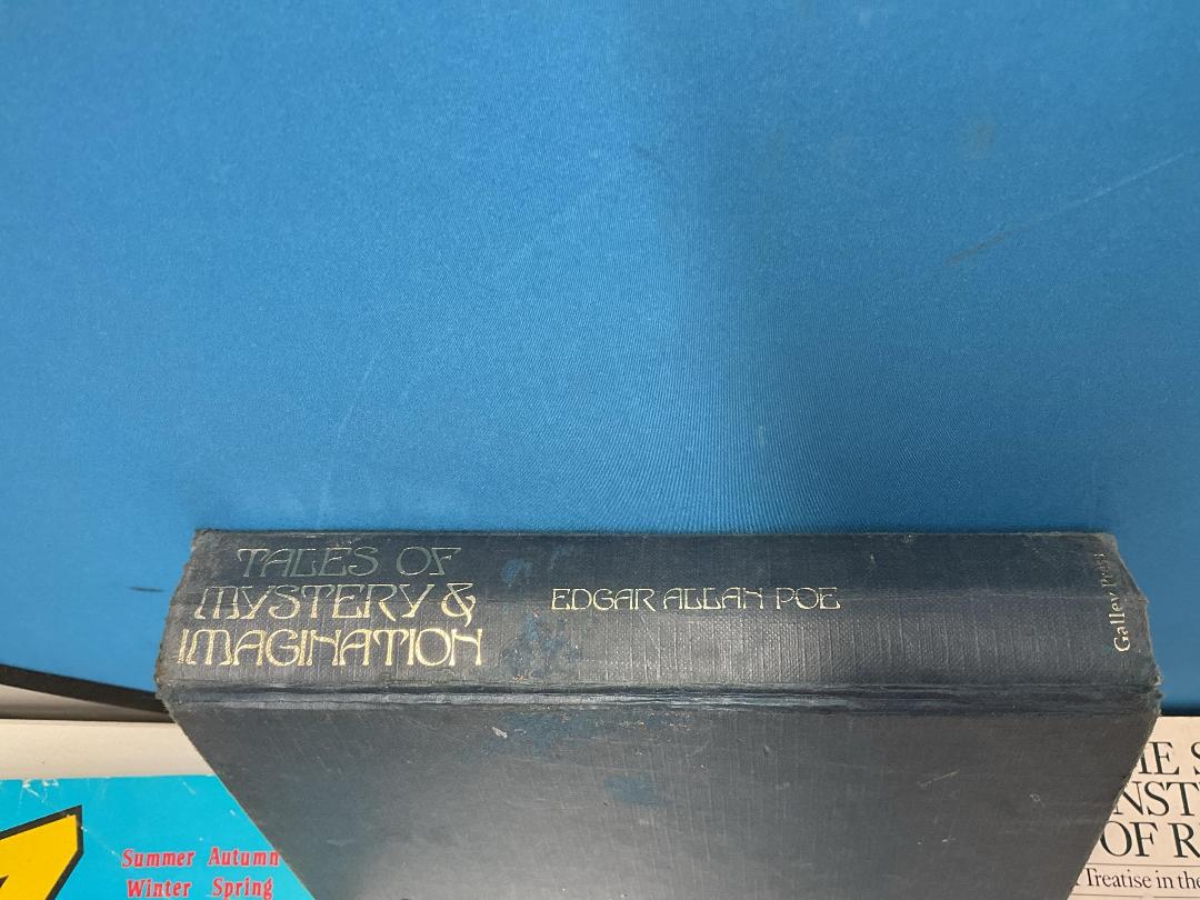 Photo '4' of Various Books and 2x Comics Photo '4' of Various Books and 2x Comics