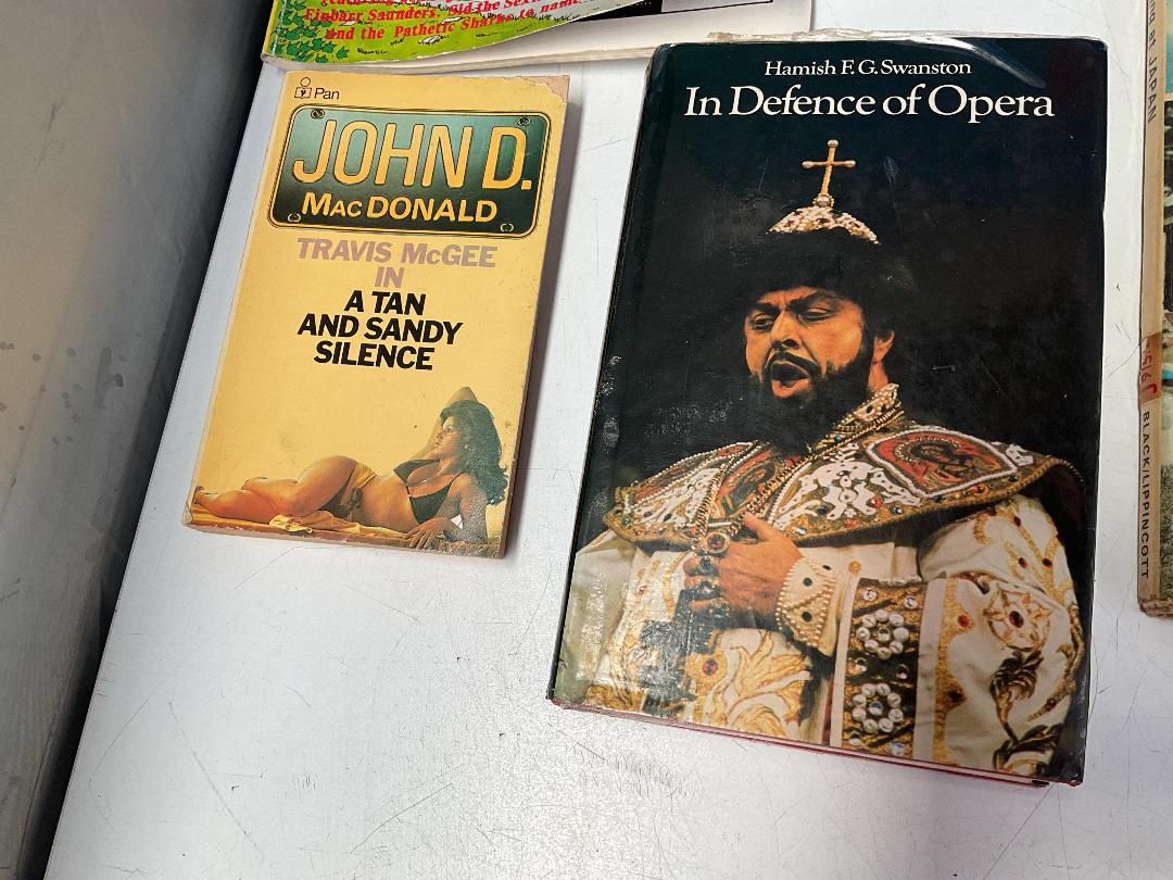 Photo '7' of Various Books and 2x Comics Photo '7' of Various Books and 2x Comics