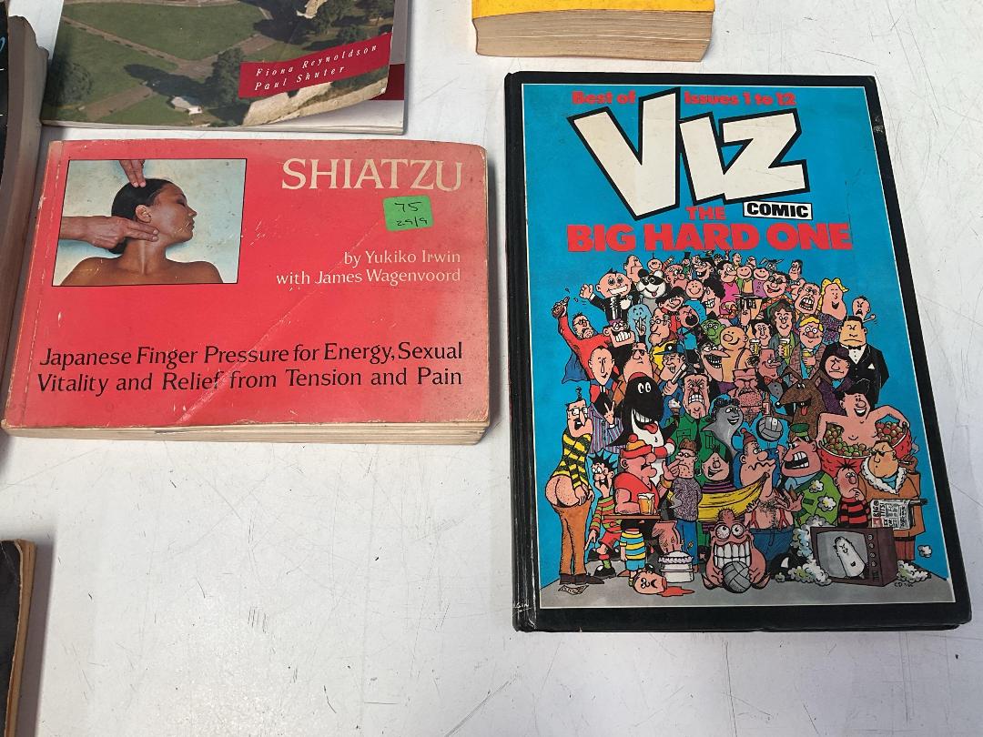 Photo '9' of Various Books and 2x Comics Photo '9' of Various Books and 2x Comics