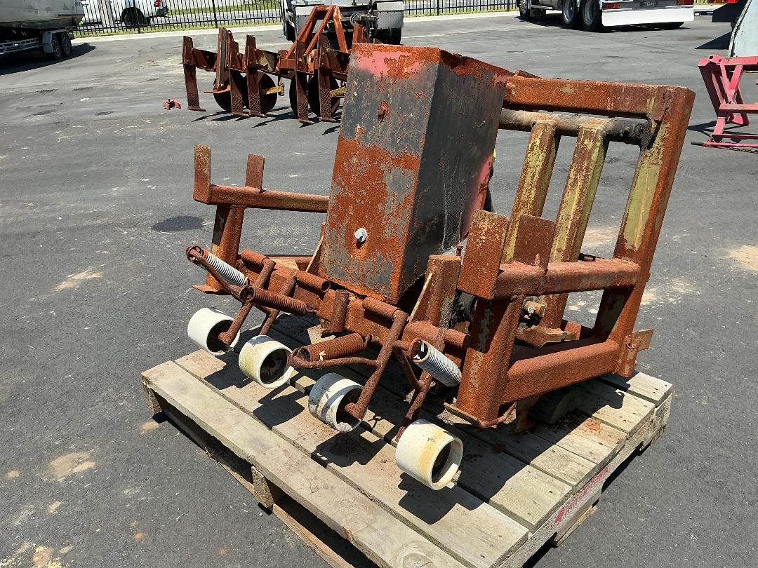 Photo '7' of Duncan Single row seeding planter