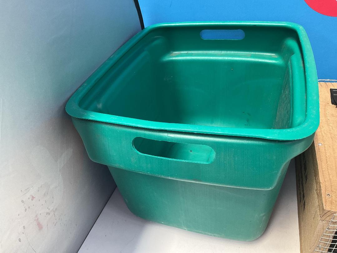 Photo '3' of 2x Pest Traps or Similar and 1x Recycling Bin