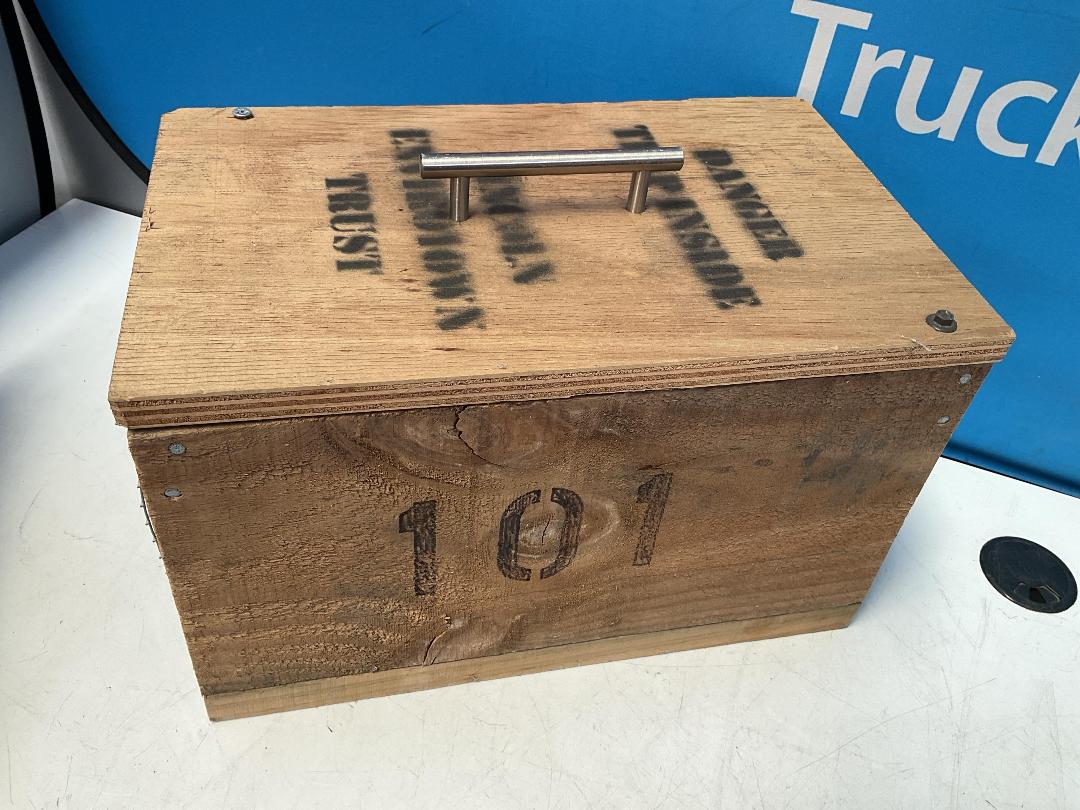 Photo '21' of 2x Pest Traps or Similar and 1x Recycling Bin