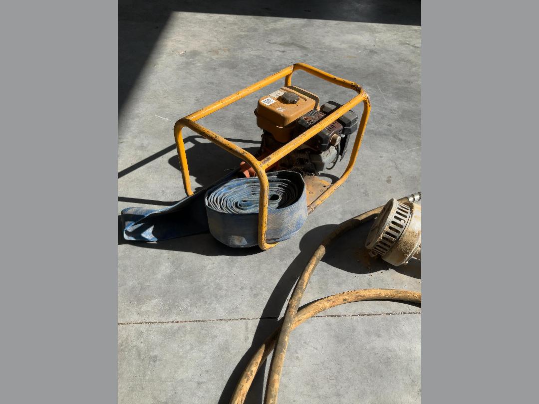 Photo '2' of VR Portable gas powered water pump