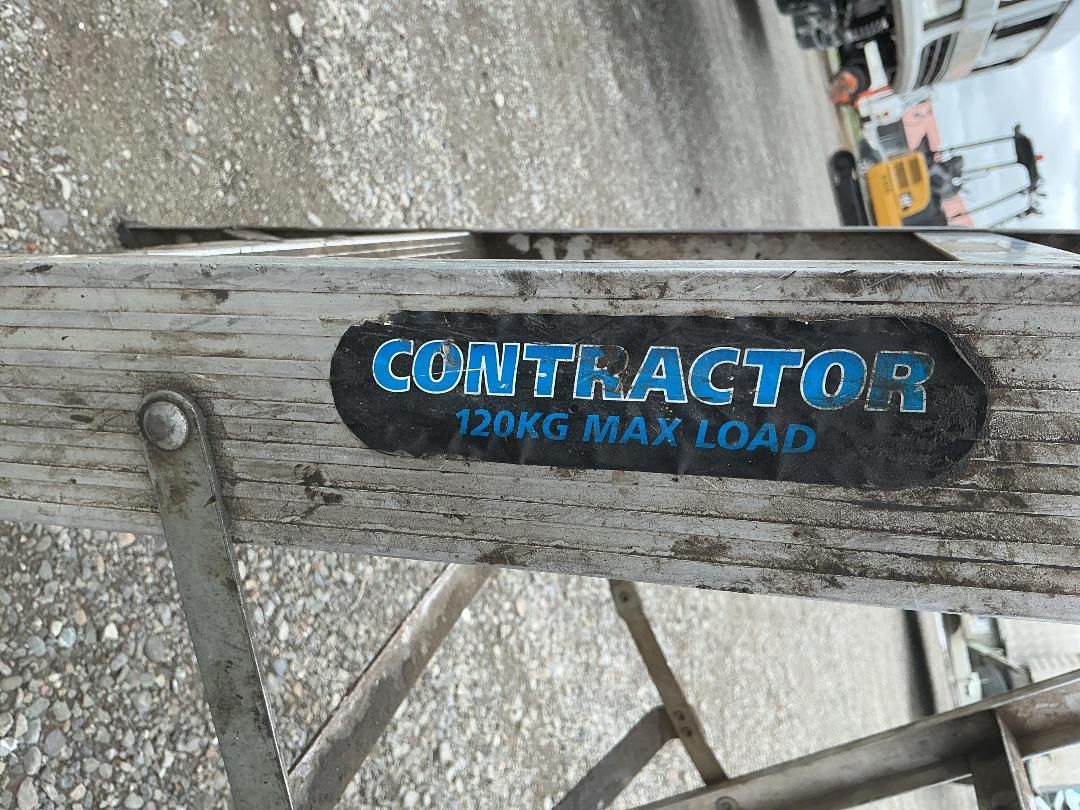 Photo '5' of Contractor Step Ladder