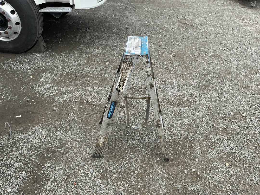 Photo '2' of Contractor Step Ladder