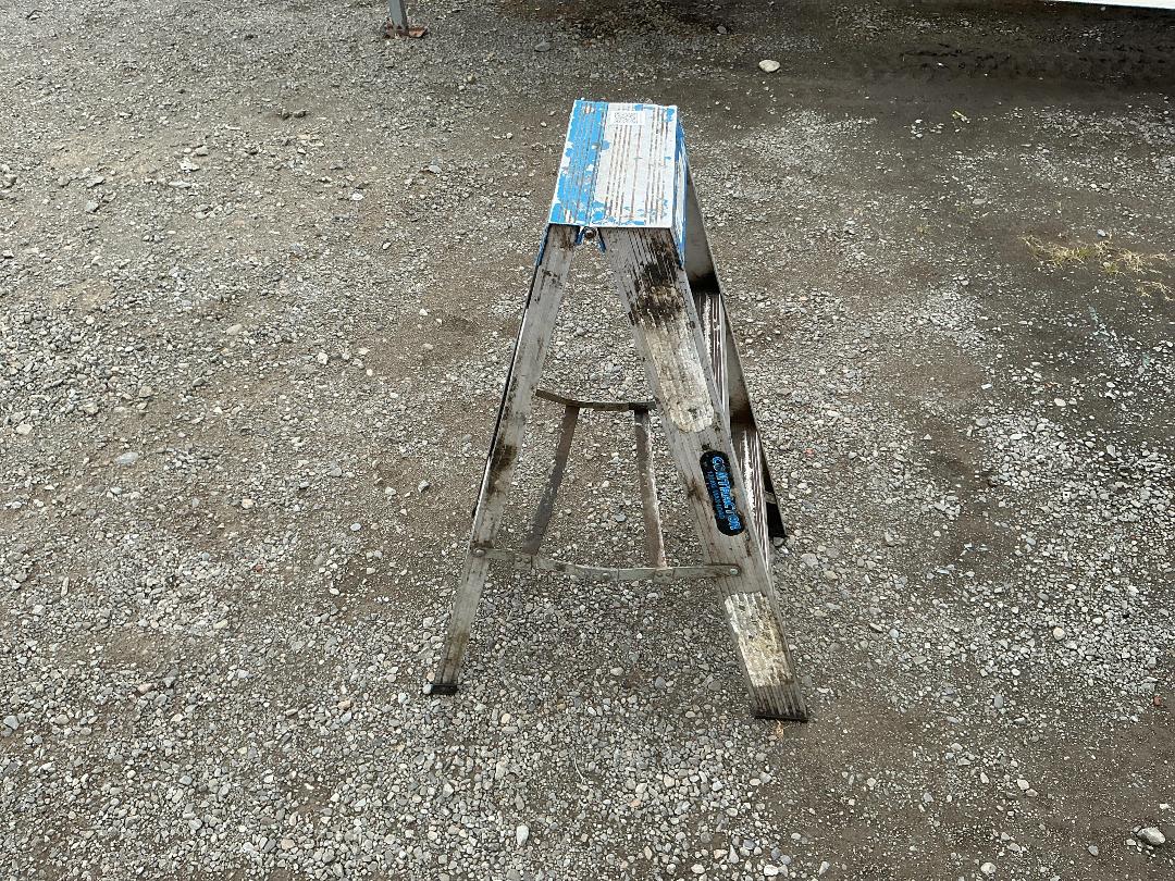 Photo '4' of Contractor Step Ladder