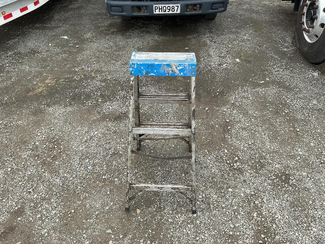 Photo '3' of Contractor Step Ladder