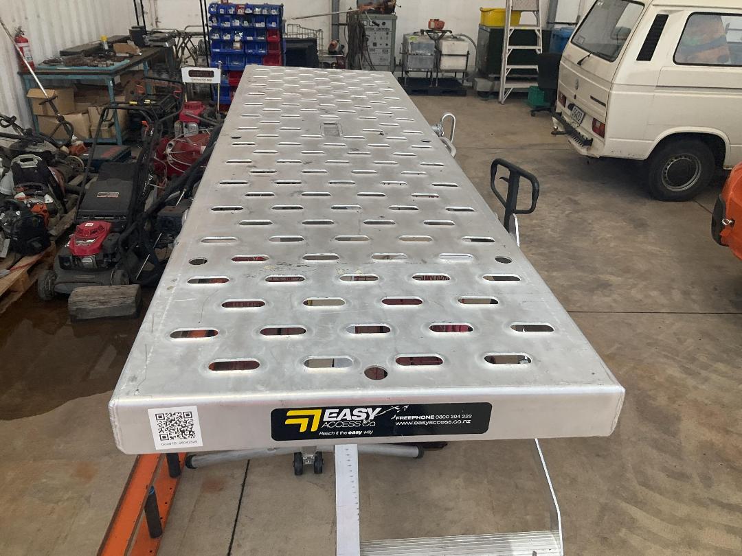 Photo '3' of Super Trestle Photo '3' of Super Trestle