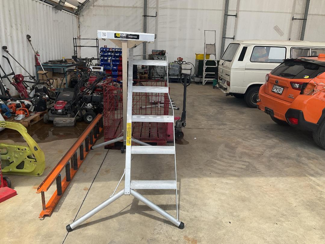 Photo '2' of Super Trestle Photo '2' of Super Trestle