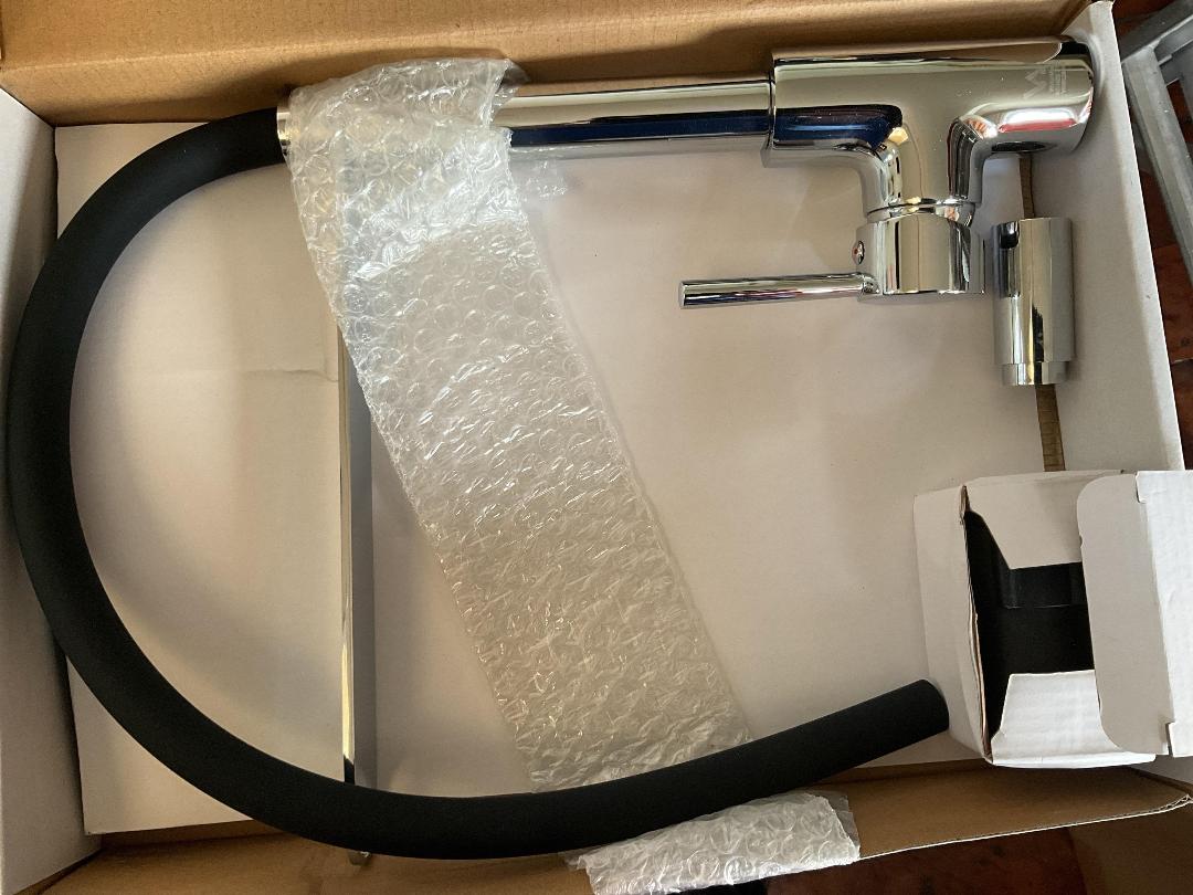 Photo '5' of Nouveau Vida flexible gooseneck sink mixer with holder