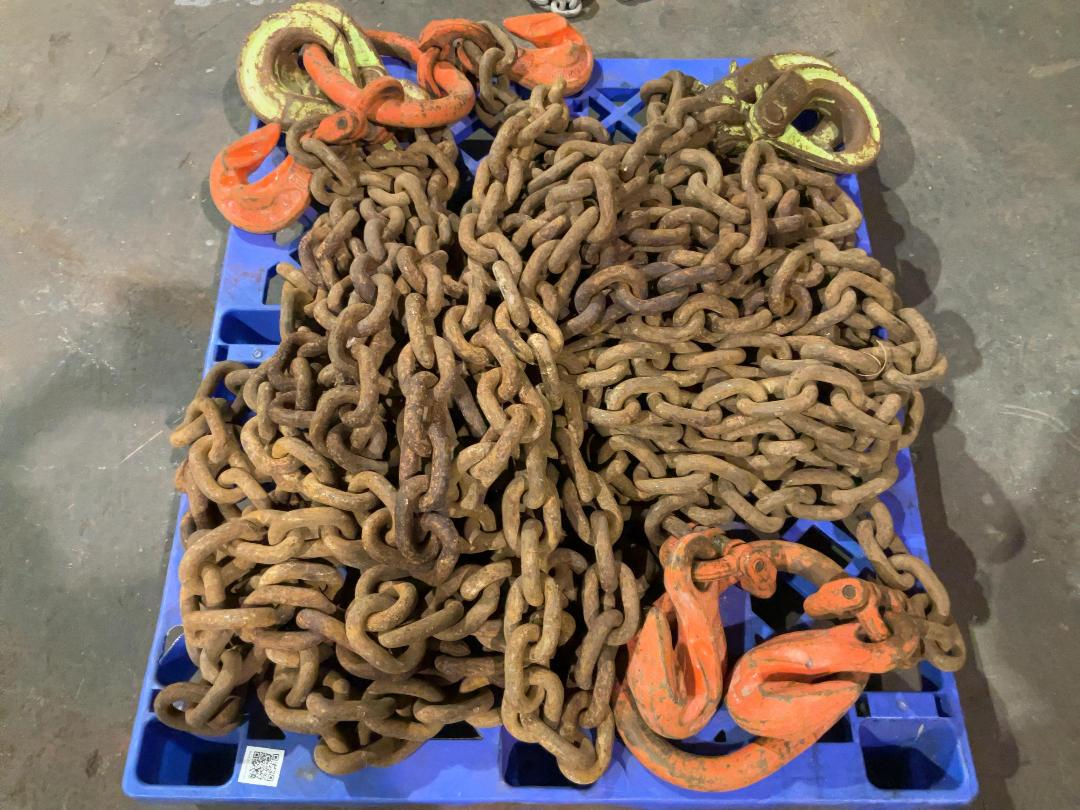 Photo '2' of heavy duty chain with hooks on each end x 2
