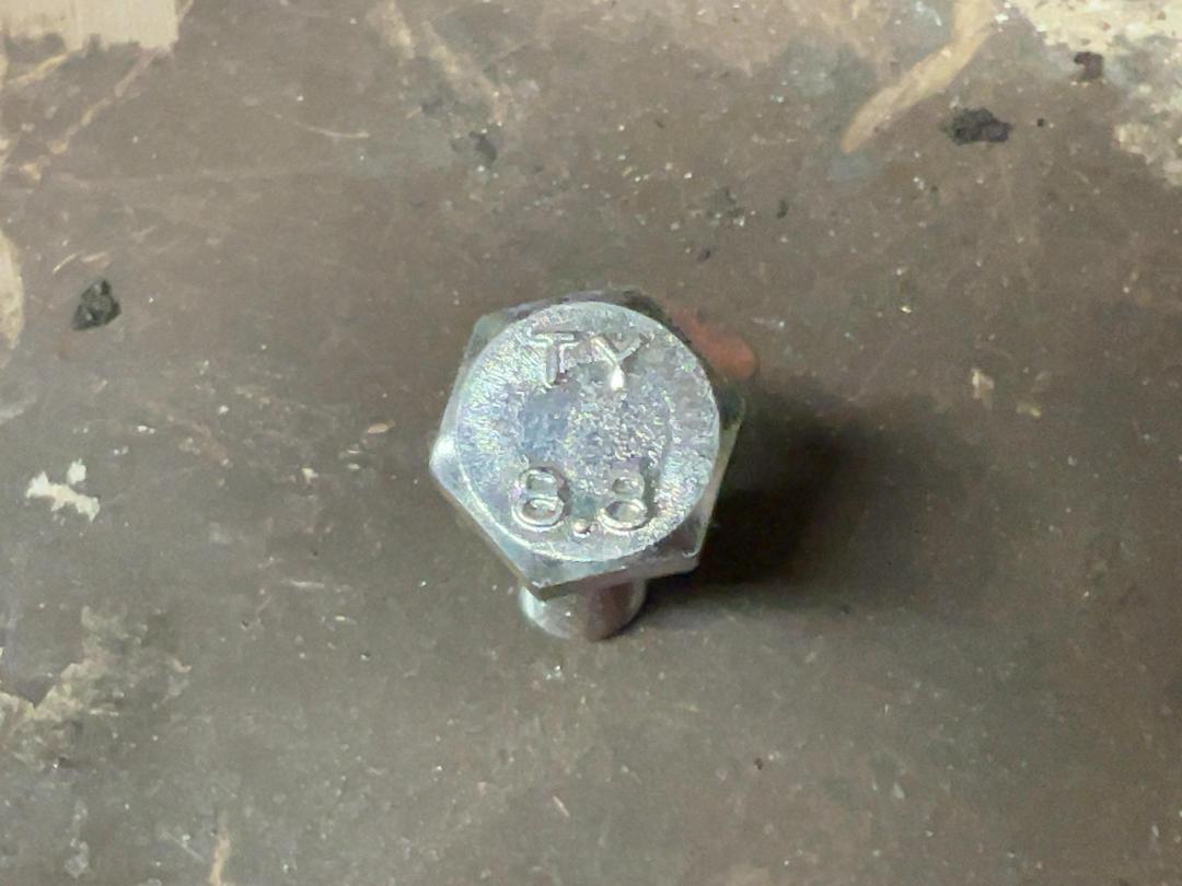 Photo '2' of Container TY 8.8 Bolts