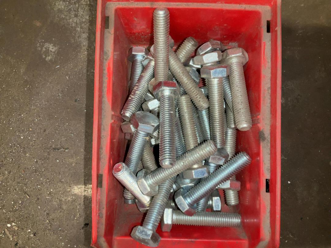 Photo '2' of Container GFD 8.8 Bolts