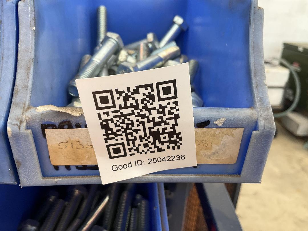 Photo '4' of Hex head screw with shank Photo '4' of Hex head screw with shank