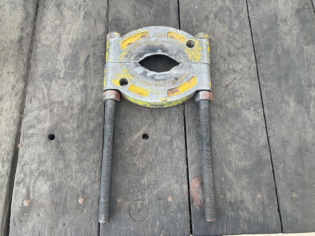 Photo '3' of Large Bearing Separator Splitter Photo '3' of Large Bearing Separator Splitter