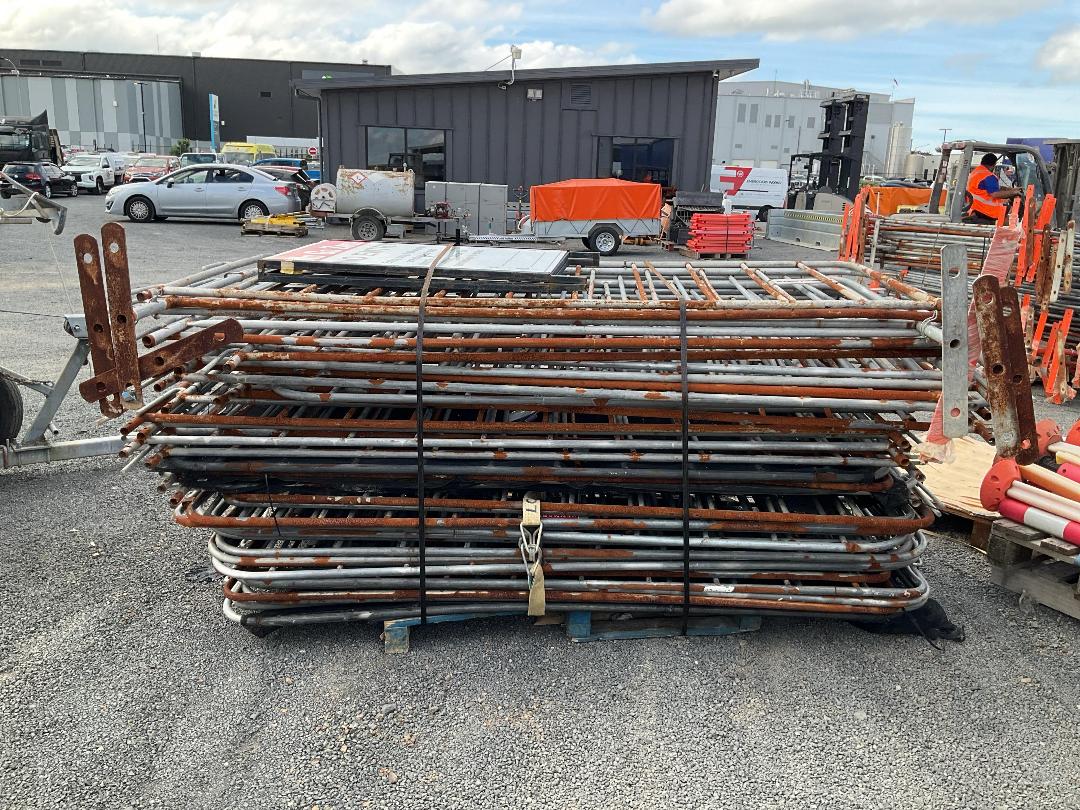 Photo '2' of Pallet of Crowd Barriers Photo '2' of Pallet of Crowd Barriers