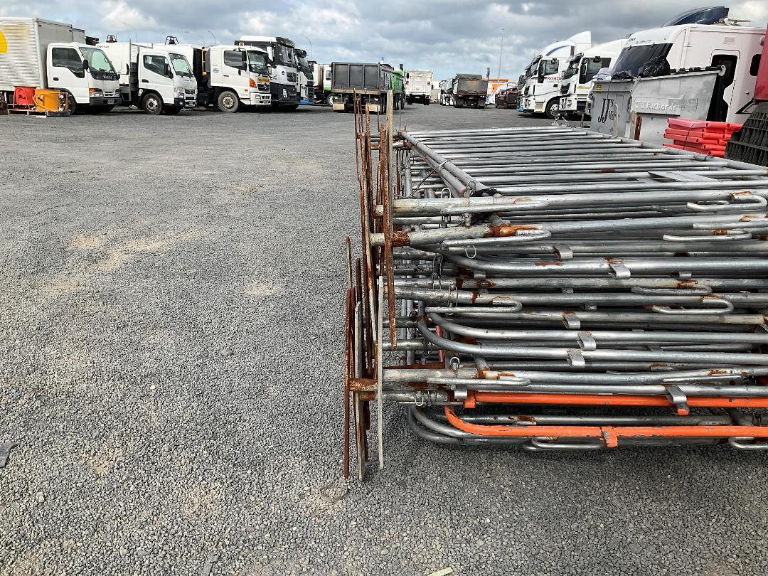 Photo '5' of Pallet of Crowd Barriers