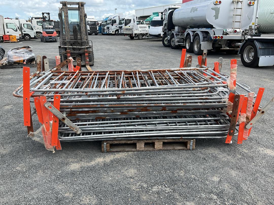 Photo '3' of Pallet of Crowd Barriers Photo '3' of Pallet of Crowd Barriers