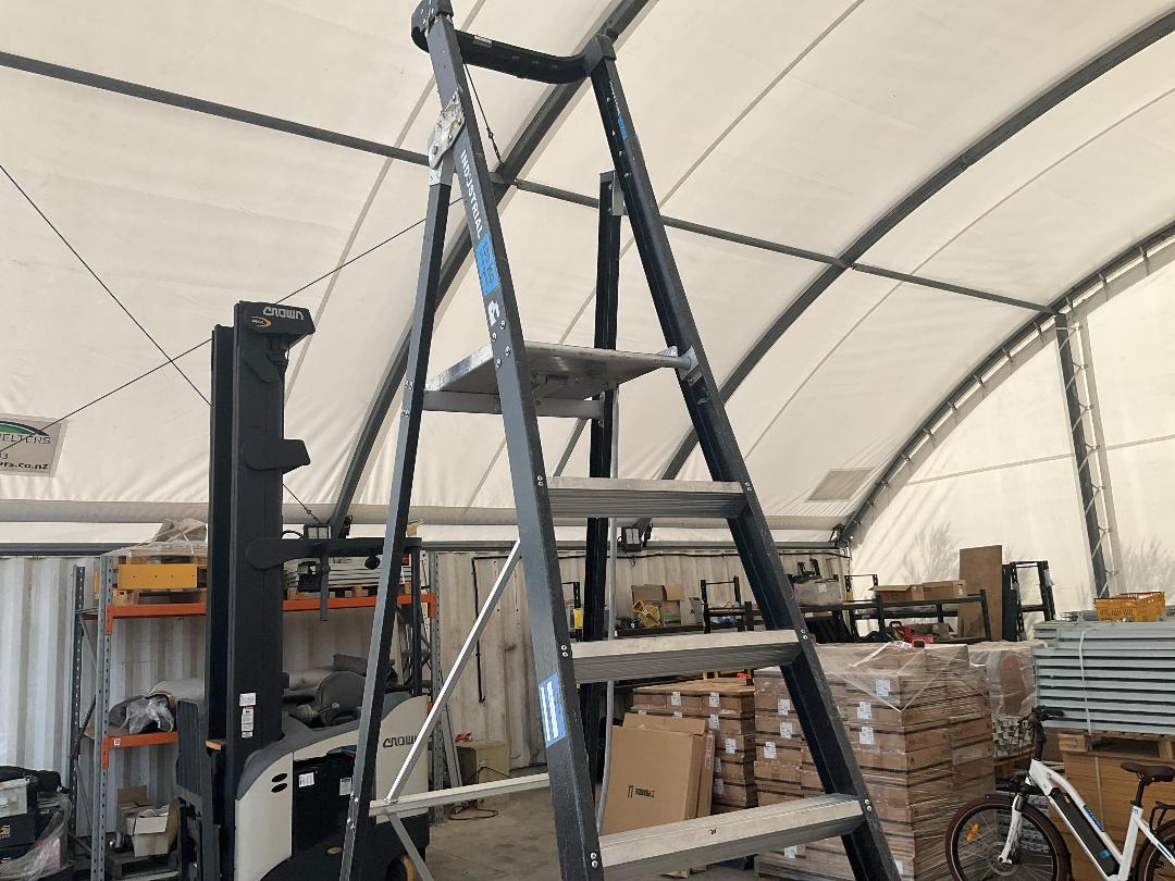 Photo '3' of 7 Step Ladder with Platform Photo '3' of 7 Step Ladder with Platform