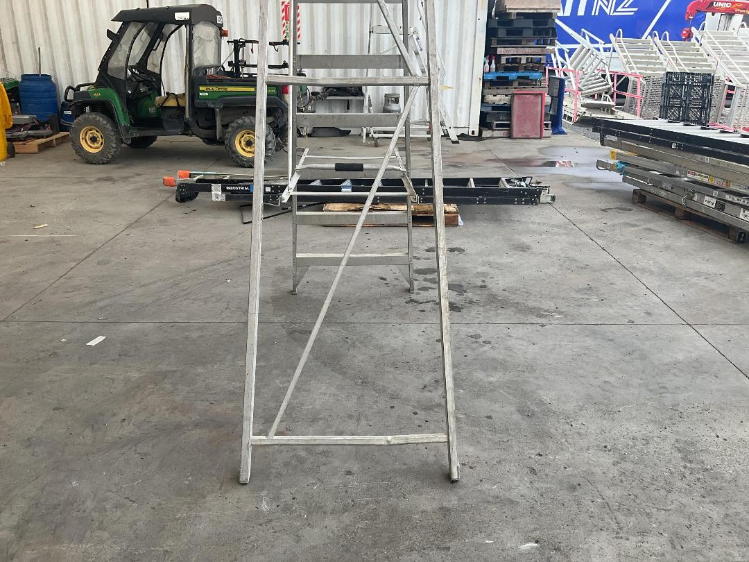 Photo '6' of 7 Step Ladder with Platform Photo '6' of 7 Step Ladder with Platform