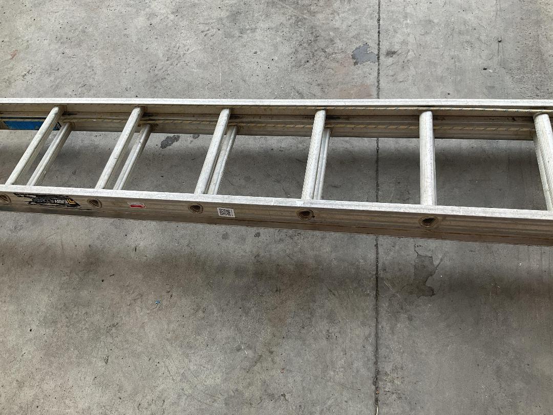 Photo '4' of Extending Ladder Photo '4' of Extending Ladder