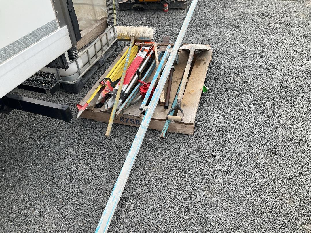 Photo '3' of Pallet of Assorted Tools