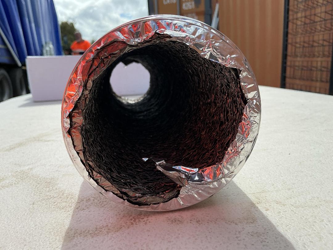 Photo '4' of 5x Black Inside Foil Ducting (104mmX10m)
