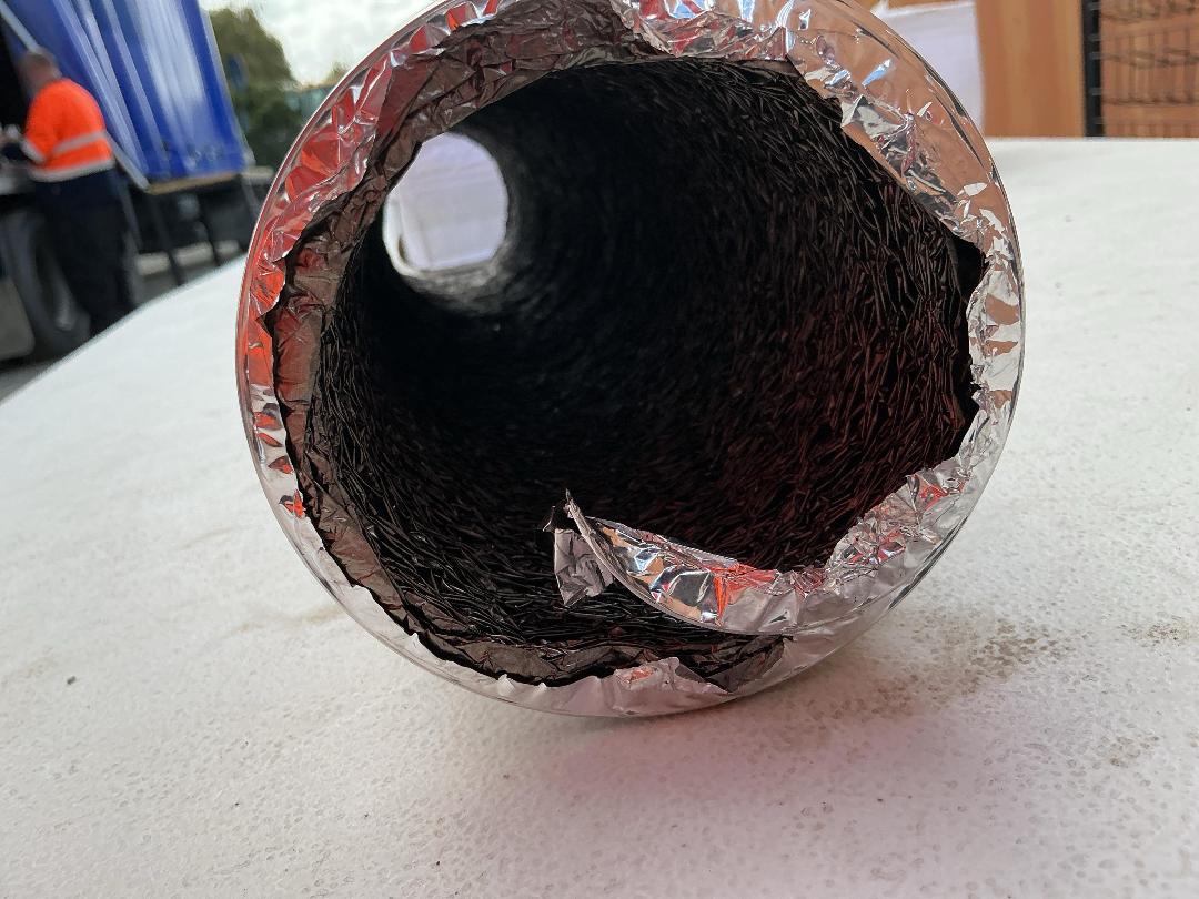 Photo '4' of 5x Black Inside Foil Ducting (104mmX10m) Photo '4' of 5x Black Inside Foil Ducting (104mmX10m)
