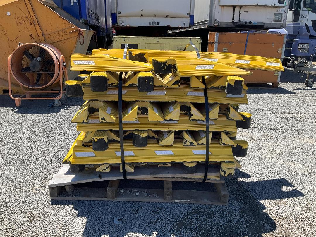Photo '3' of Pallet of Interlocking Traffic Lane Seperators Photo '3' of Pallet of Interlocking Traffic Lane Seperators