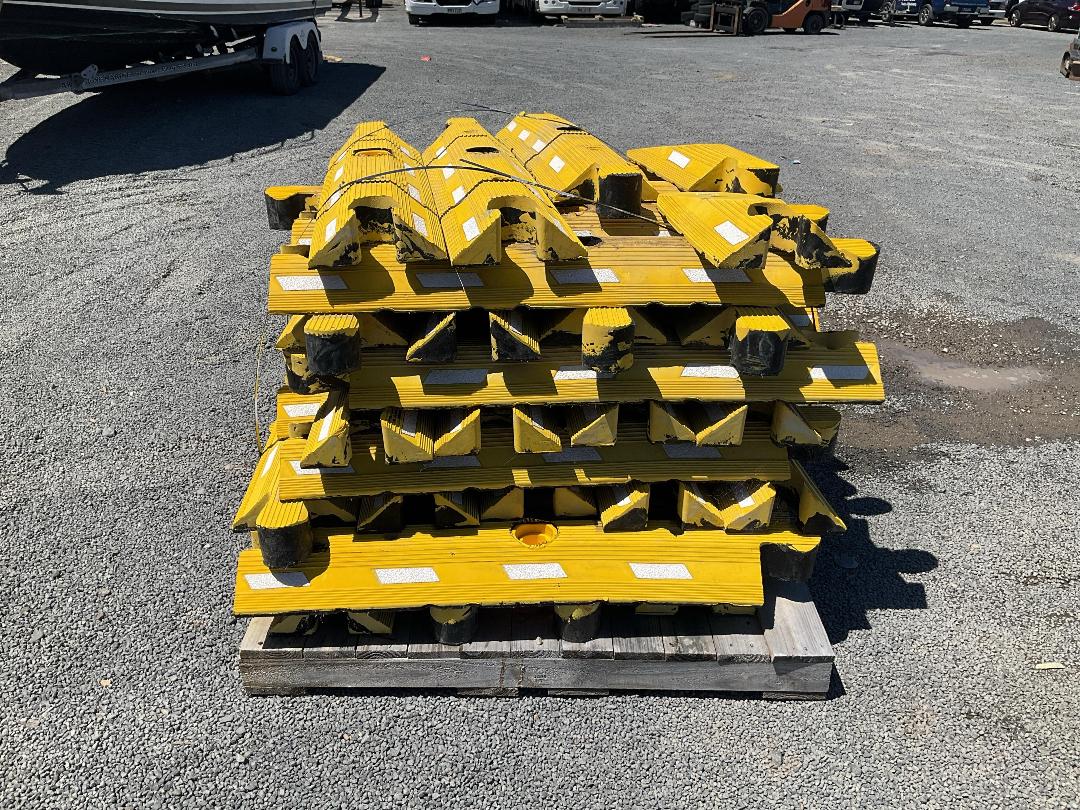 Photo '2' of Pallet of Interlocking Traffic Lane Seperators Photo '2' of Pallet of Interlocking Traffic Lane Seperators