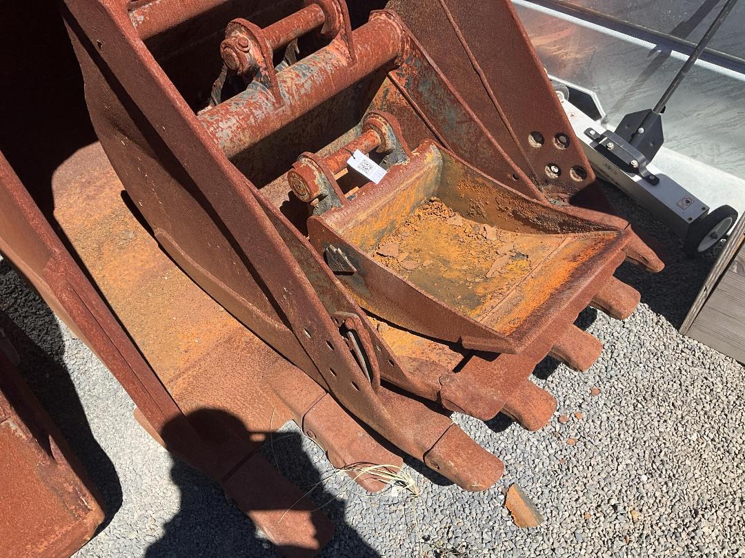 Photo '3' of Assorted Excavator Buckets