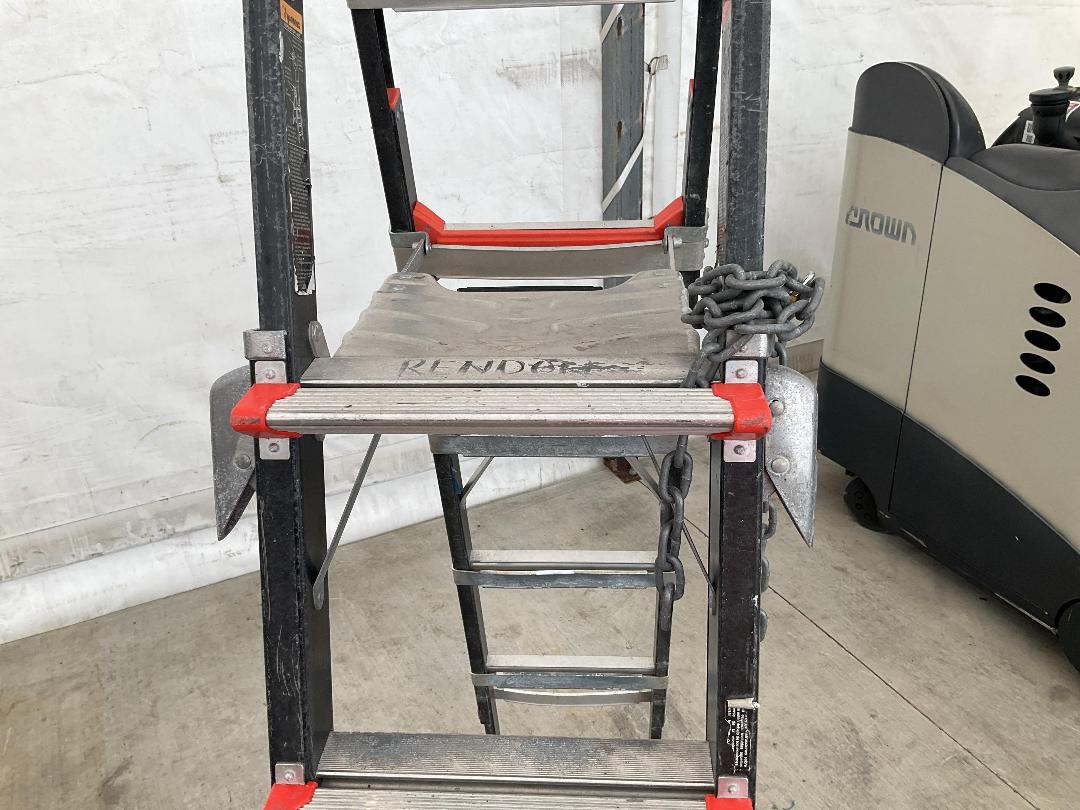 Photo '4' of 5 Step Ladder with Platform