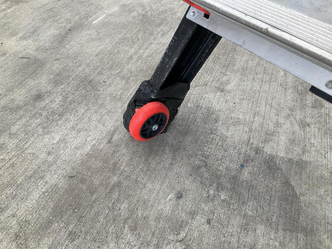 Photo '3' of 5 Step Ladder with Platform