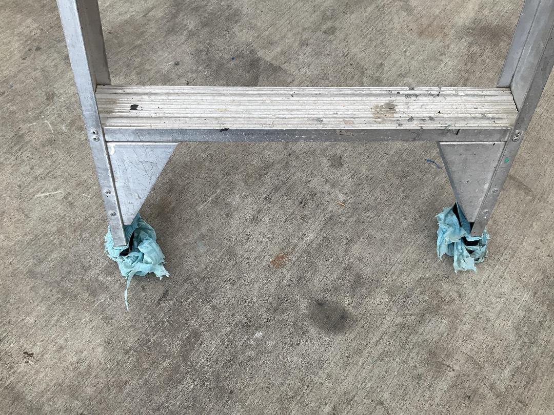 Photo '5' of 4 Step Ladder with Platform