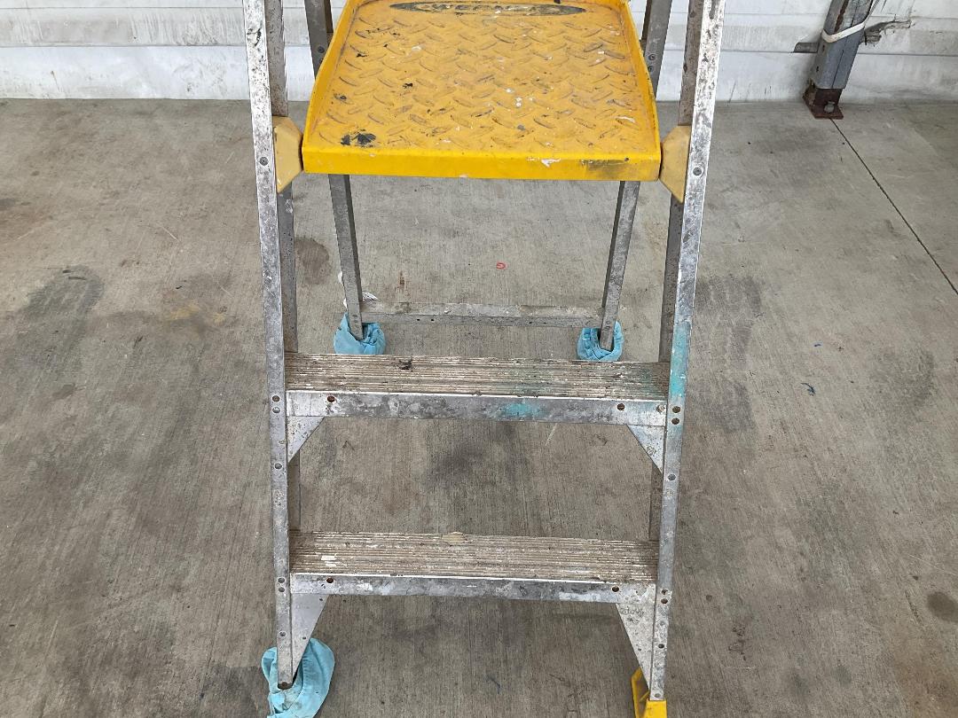 Photo '3' of 2 Step Ladder with Platform