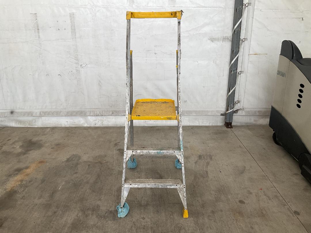 Photo '2' of 2 Step Ladder with Platform
