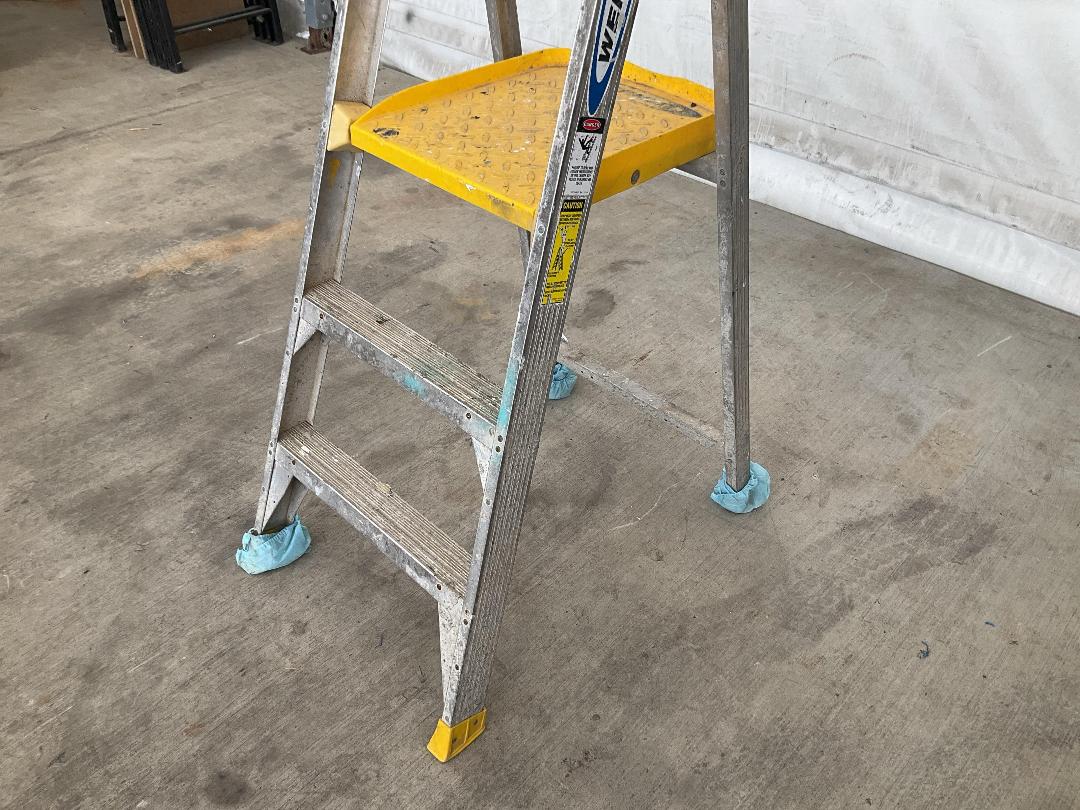 Photo '5' of 2 Step Ladder with Platform