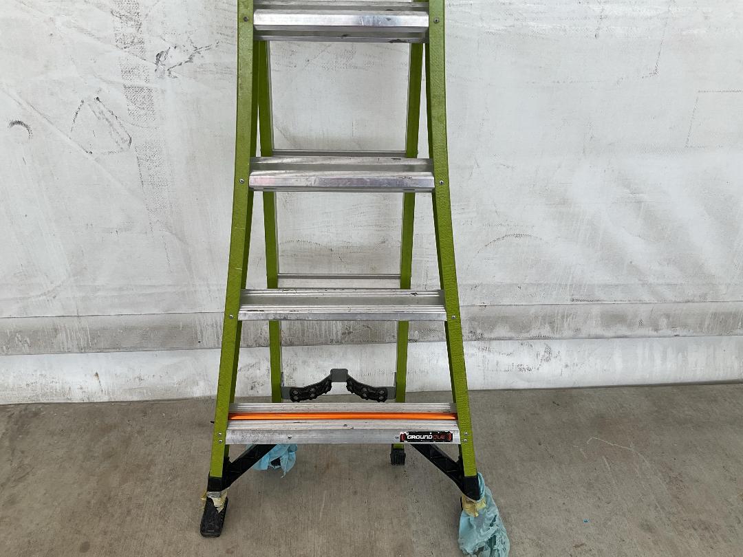 Photo '3' of 7 Step Ladder