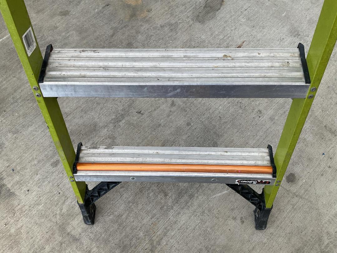 Photo '5' of 5 Step Ladder with Platform