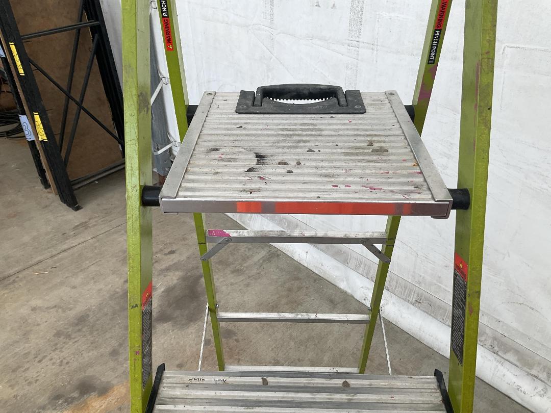 Photo '4' of 5 Step Ladder with Platform