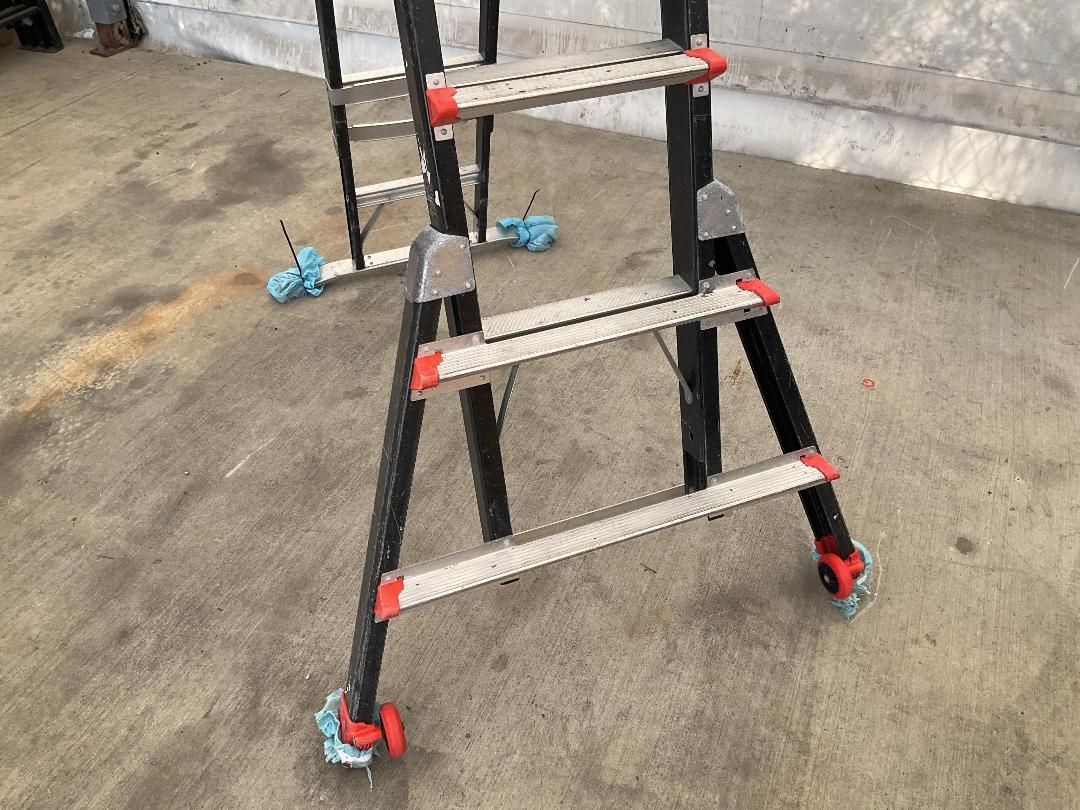 Photo '2' of 5 Step Ladder with Platform