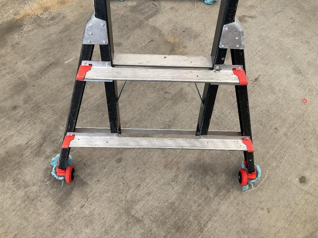 Photo '5' of 5 Step Ladder with Platform