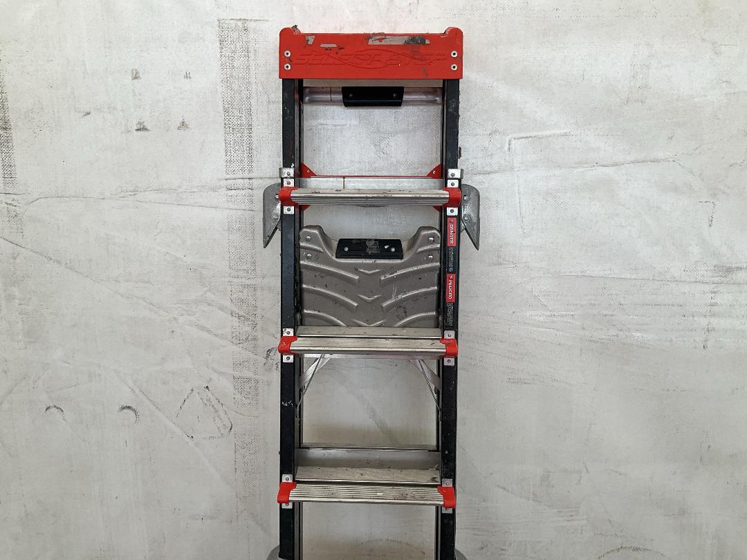 Photo '3' of 5 Step Ladder with Platform